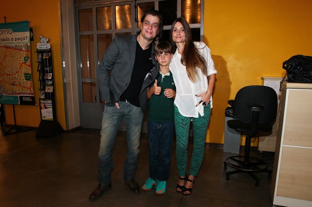 Fabio Assunção com a esposa Karina Tavares e o filho João (Foto: Manuela Scarpa/Foto Rio News)