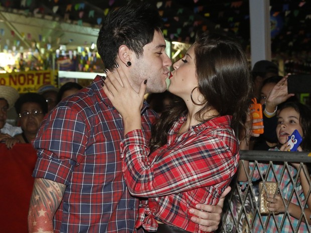 Nasser e Andressa beijam muito (Foto: Roberto Filho/AgNews)