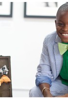 Americano de 11 anos fatura criando e vendendo gravatas-borboletas