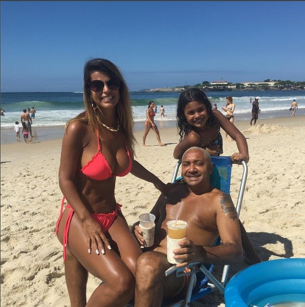 Tiririca curte praia em família (Foto: Reprodução/Instagram)