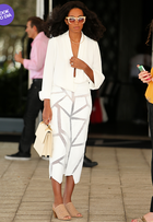 Look do dia: Solange Knowles aposta no branco e em acessórios estilosos