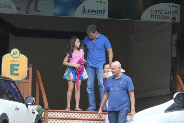 Edson Celulari e a filha (Foto: Delson Silva/AgNews)