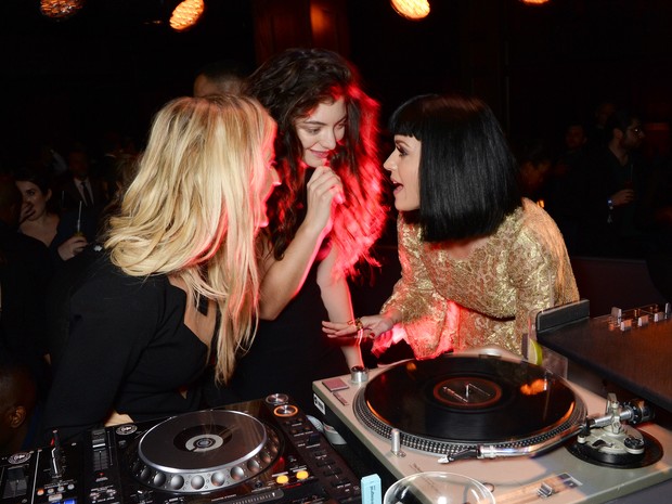 Ellie Goulding, Lorde e Katy Perry em festa em Londres, na Inglaterra (Foto: David M. Benett/ Getty Images)