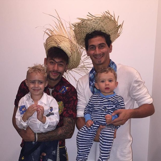 Neymar e Davi Lucca com Ganso e o filho (Foto: Reprodução/ Instagram)