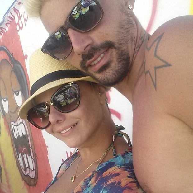 Viviane Araújo e namorado (Foto: Instagram / Reprodução)