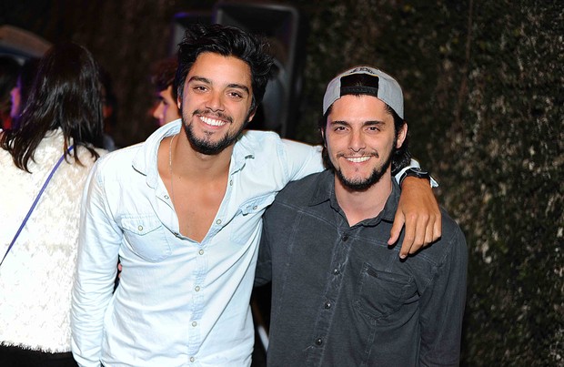 Rodrigo Simas e Bruno Gissoni (Foto: Ari Kaye / Divulgação)