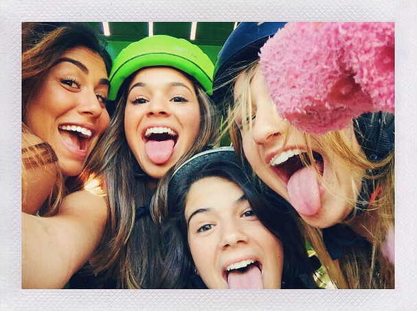 Bruna Marquezine com as amigas (Foto: Reprodução/Instagram)