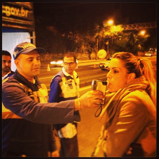 Joana Prado em blitz da Lei Seca no Rio (Foto: Instagram/ Reprodução)