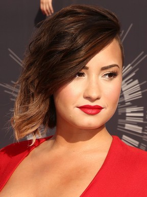BELEZA - VMA - VERMELHO - Demi Lovato (Foto: AFP)