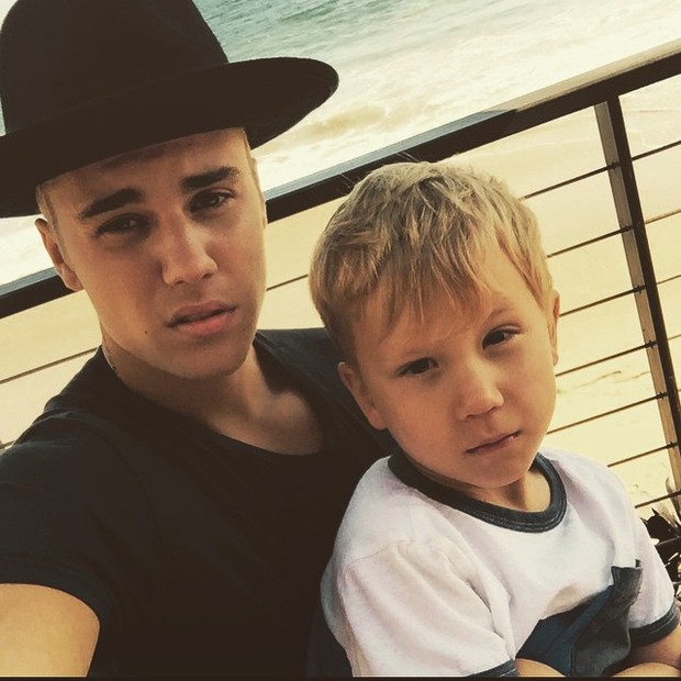 Justin e o irmão mais novo, Jaxon (Foto: Reprodução/Instagram)