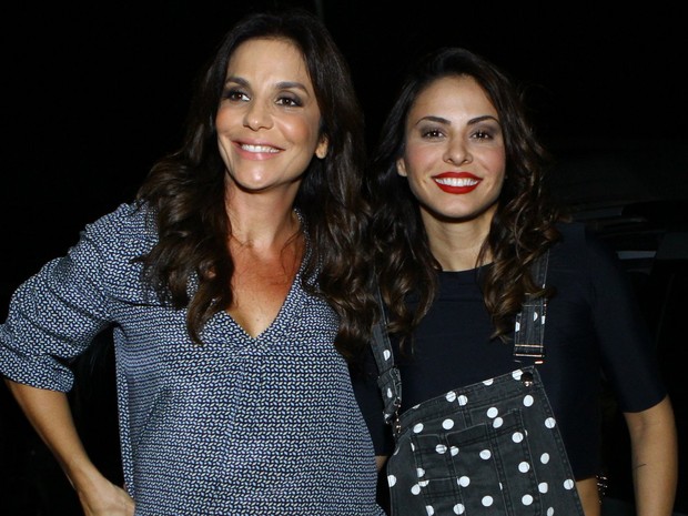 Ivete Sangalo e Alinne Rosa em casa de shows na Zona Oeste do Rio (Foto: Raphael Mesquita/ Foto Rio News)