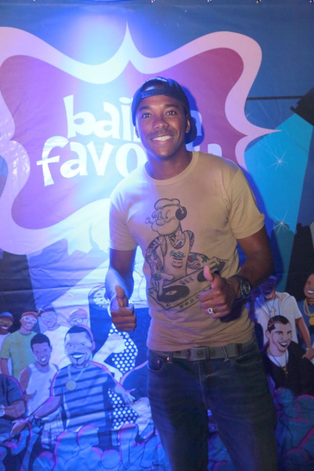 Robinho e mais famosos curtem baile funk no Rio (Foto: Reginaldo Teixeira/Divulgação)
