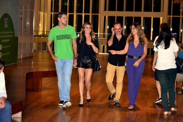 Giovanna Antonelli, Leonardo Nogueira e amigos (Foto: Webert Belicio/Brazil News)