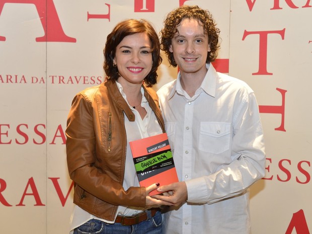 Regiane Alves e Vincent Villari em lançamento de livro no Rio (Foto: André Muzell/ Ag. News)