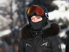Fugiu do calor do Brasil?! Madonna esquia na Suíça