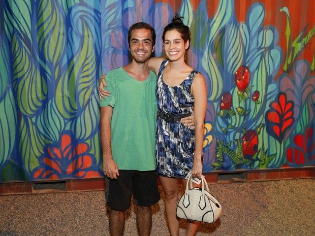 Maria Flor e o ator Bernardo Marinho em festa na Zona Sul do Rio (Foto: Felipe Assumpção/ Ag. News)