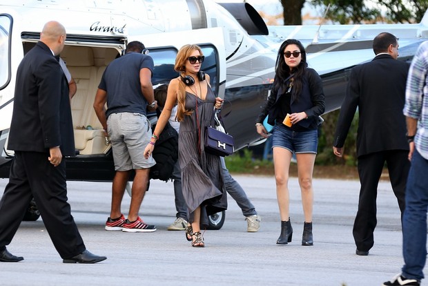 Lindsay Lohan desembarca em Florianópolis (Foto: Alex Macedo/AgNews)