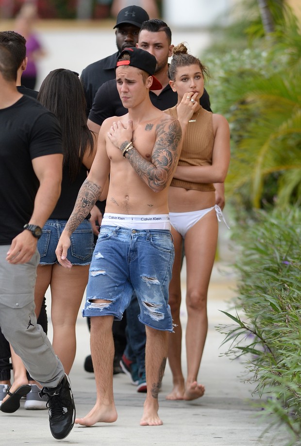 Justin Bieber e Hailey Baldwin em Miami, nos Estados Unidos (Foto: Grosby Group/ Agência)