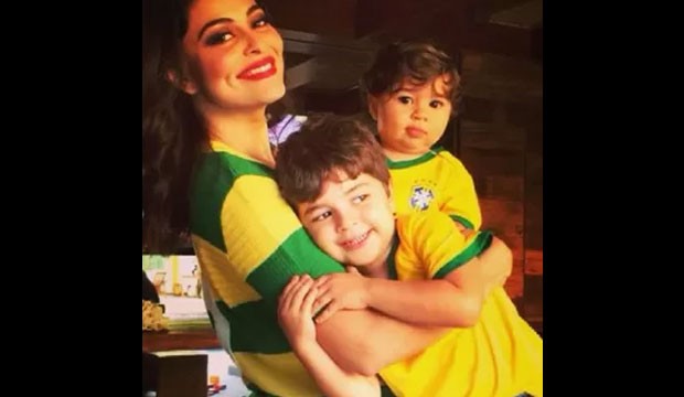 Juliana Paes e filhos com roupa do Brasil (Foto: Instagram / Reprodução)