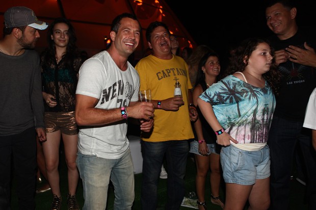 Malvino Salvador se divertindo no Rock in Rio (Foto: Iwi Onodera / EGO)