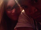 Léo Santana posta foto e se declara à namorada 'gringa': 'Love'