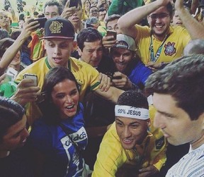 Bruna Marquezine e Neymar juntos novamente no Maracanã (Foto: Reprodução/Instagram)