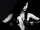 Irina Shayk faz topless para ensaio sexy