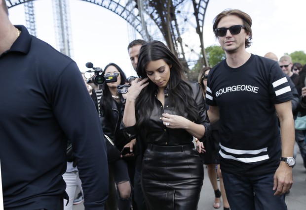 Kim Kardashian visita a Torre Eiffel em Paris (Foto: KENZO TRIBOUILLARD / AFP)