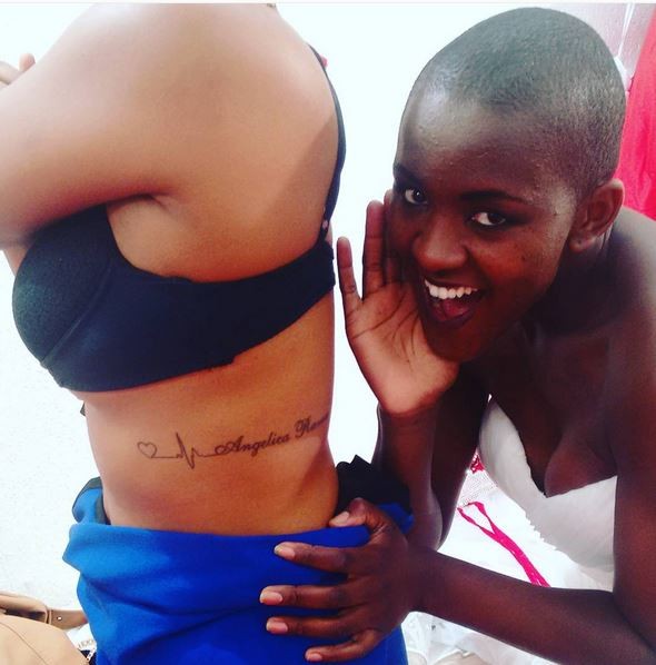 Angélica mostra fã que fez tatuagem (Foto: Reprodução/Instagram)