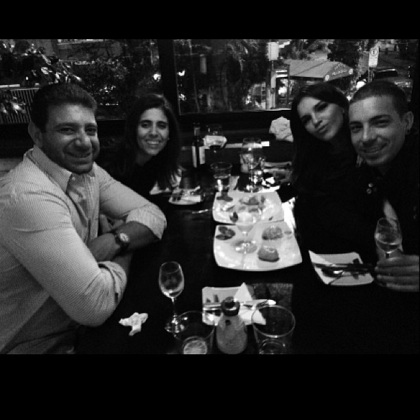Di Ferrero e Mariana Rios em jantar com amigos (Foto: Instagram/ Reprodução)