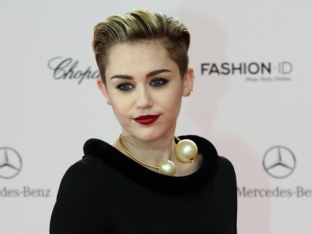 Miley Cyrus no prêmio Bambi, em Berlim, na Alemanha (Foto: John Macdougall/ AFP)
