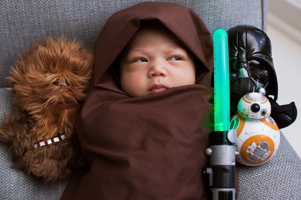 Mark Zuckerberg compartilha foto da filha, Max, vestida de Jedi (Foto: Reprodução/Facebook)