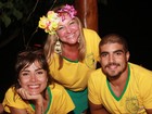 Veja novas fotos de Maria Casadevall e Caio Castro no litoral da Bahia