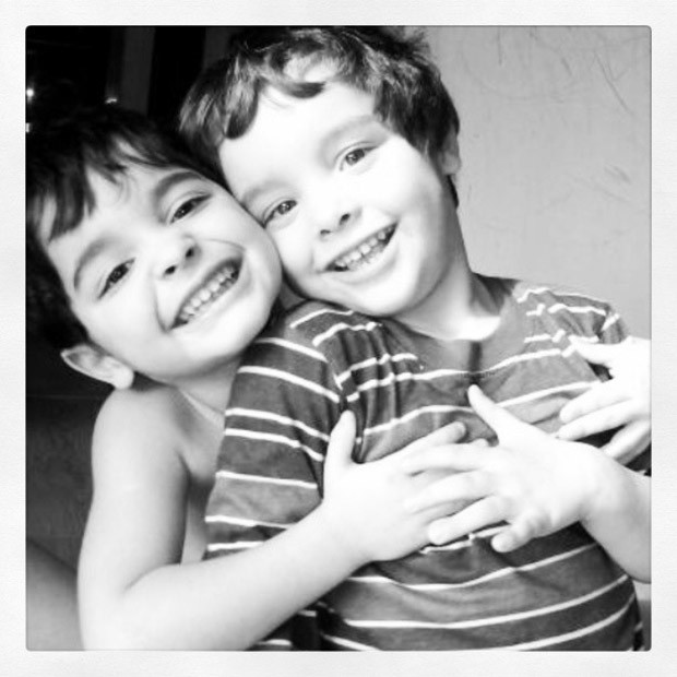 Marco e Massimo, filhos de Suzy Rego (Foto: Instagram / Reprodução)