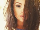 Selena Gomez corta o cabelo e mostra novo visual em rede social