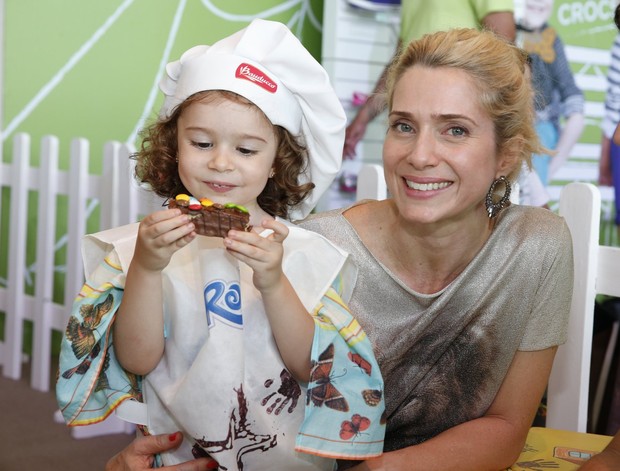 Letícia Spiller e a filha Stela (Foto: Felipe Panfili/AgNews)