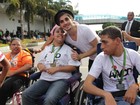 Fiuk faz a festa com fãs cadeirantes durante o Teleton, em São Paulo 