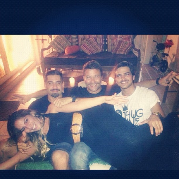 Ex-BBBs Anamara e Yuri com o ator Bernardo Mesquita e um amigo (Foto: Instagram/ Reprodução)