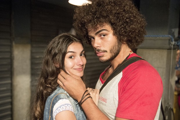 Marina Moschen e Enzo Romani na atual temporada de Malhação (Foto: Divulgação Globo)