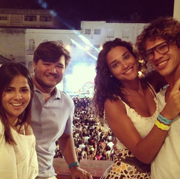 Débora Nascimento e José Loreto em show da Timbalada em Salvador, na Bahia (Foto: Rafael Freitas/ Ag. Fred Pontes/ Divulgação)