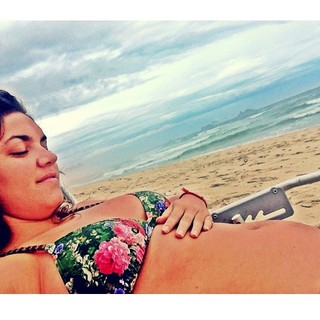Carolina Bianchi, ex-affair de Caio Castro, mostra foto grávida (Foto: Instagram / Reprodução)