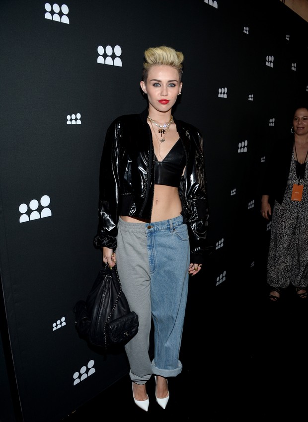 Miley Cyrus em festa em Los Angeles, nos Estados Unidos (Foto: Jason Kempin/ Getty Images/ AFP)