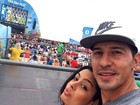 Larissa Riquelme posa ao lado do namorado no Rio
