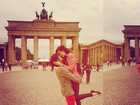 Sophia Abrahão e Fiuk posam apaixonados em Berlim 