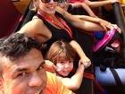Vitor Belfort posta foto com Joana Prado e os três filhos