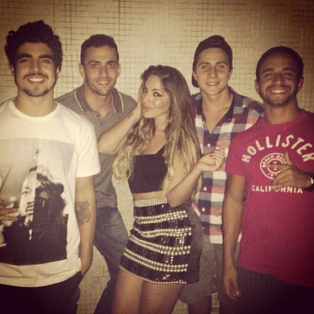 Anamara com Caio Castro e outros amigos (Foto: Instagram)