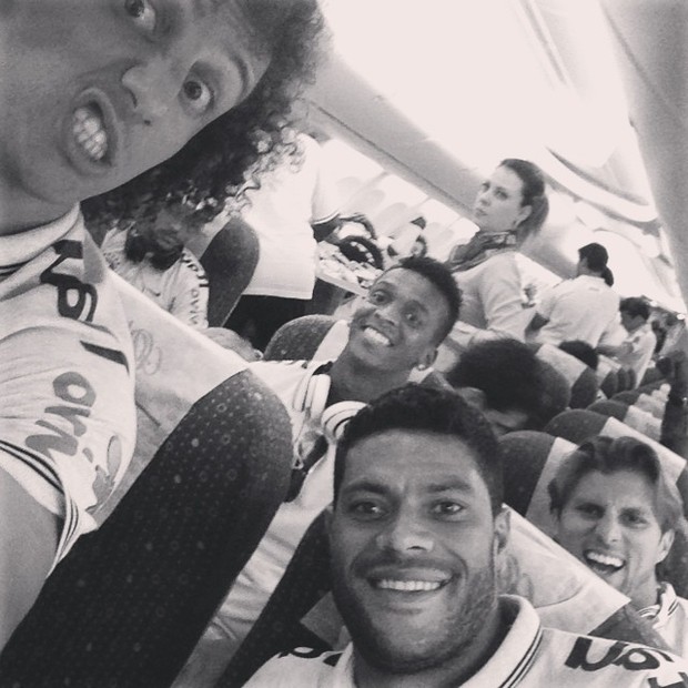David Luiz com os jogadores da seleção (Foto: Instagram / Reprodução)