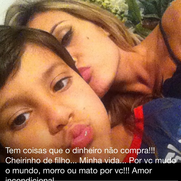 Andressa Urach posa com o filho (Foto: Reprodução/Instagram)