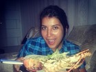 Ex-BBB Priscila Pires mostra prato do almoço: lagosta com salada