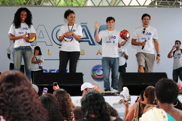 Danilo Sacramento, Ana Carbatti, Aline ex-bbb e Guilherme Prates participam de 'Ação Global' (Foto: Kiko Cabral / Divulgação)